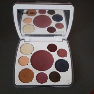Emcosmetics Michelle Phan New year palette
